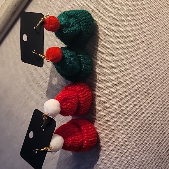 2 Pairs Handmade Winter Snow Hat Earrings - Picture 4 of 5